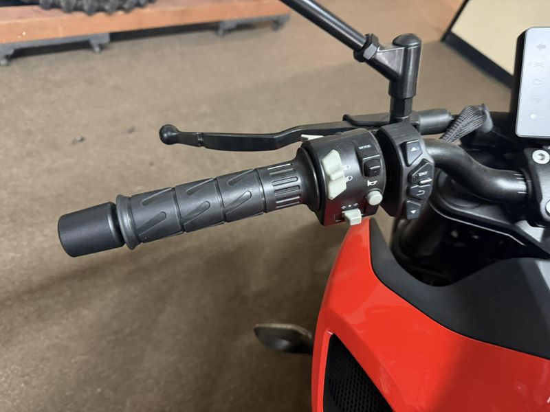 Used 2025 CFMOTO 300NK Image 14