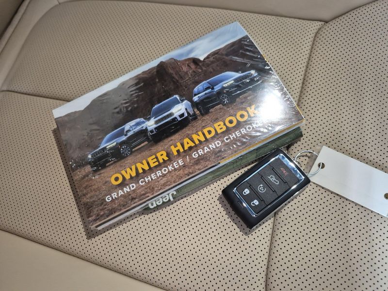 2025 Jeep Grand Cherokee Limited 4x4Image 13