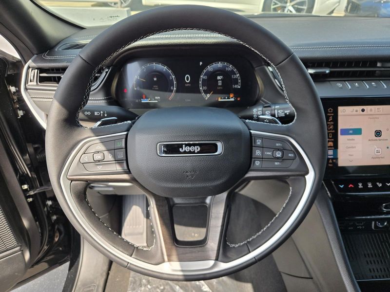 New 2026 Jeep Grand Cherokee Laredo Altitude 4x2