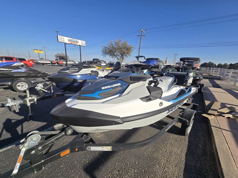 2025 SEADOO FISHPRO SPORT 170 WITH SOUND SYSTEM IDF WHITE AND GULF STREAM BLUE Image 1