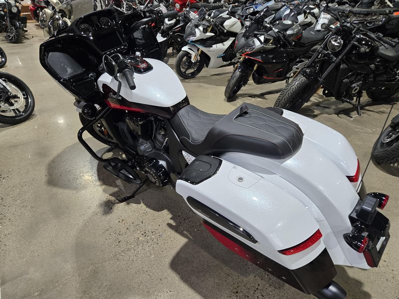 2025 Indian Motorcycle CHALLENGER ELITE 49ST Image 7