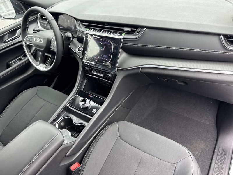 New 2026 Jeep Grand Cherokee L Laredo 4x2