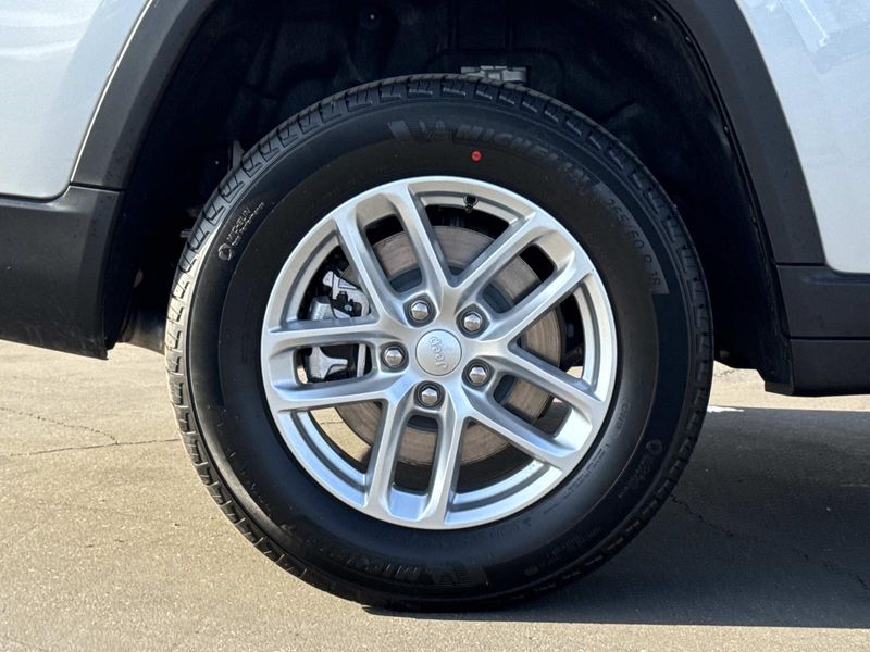 New 2026 Jeep Grand Cherokee L Laredo X 4x2
