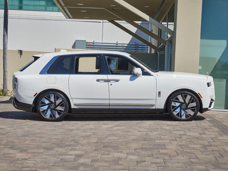 New 2026 Rolls-Royce Cullinan Image 9