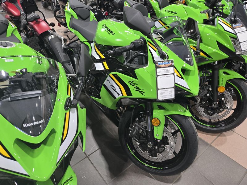 2025 Kawasaki NINJA ZX6R KRT EDITION ABS LIME GREEN AND EBONY AND PEARL BLIZZARD WHITEImage 1