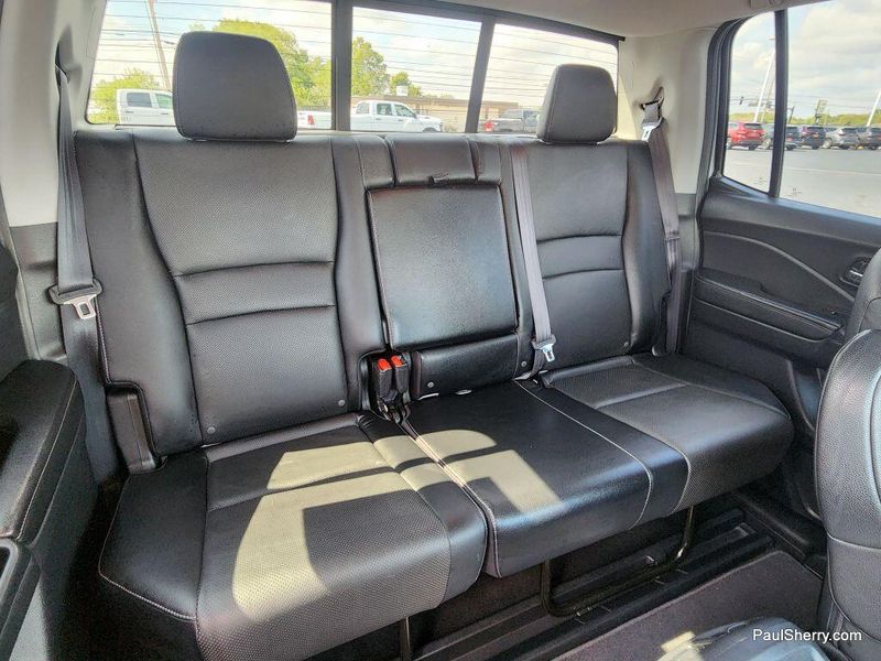 2017 Honda Ridgeline RTL-E photo 2