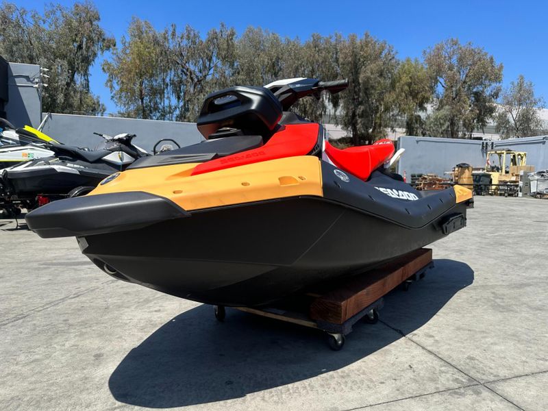 New 2024 Sea-Doo SPARK FOR 2 90 (SOUND SYSTEM) Image 17