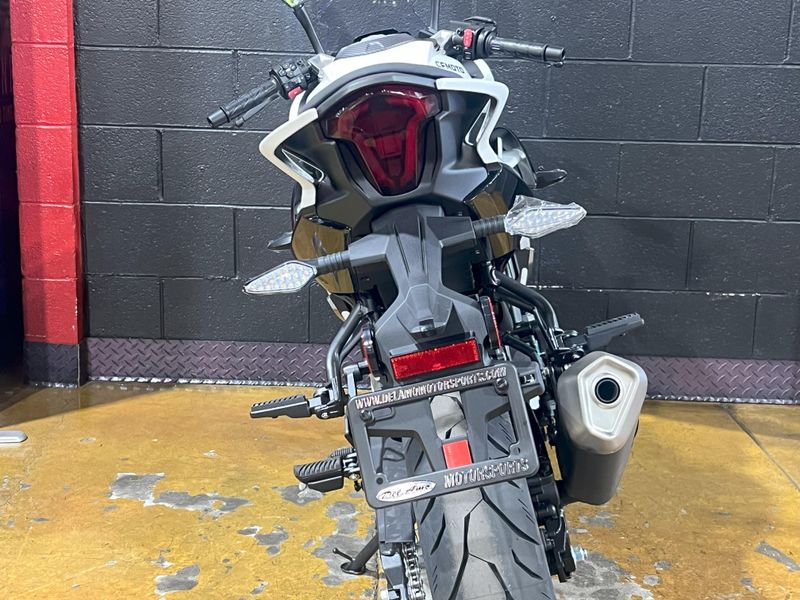2025 CFMOTO 300SS Image 14