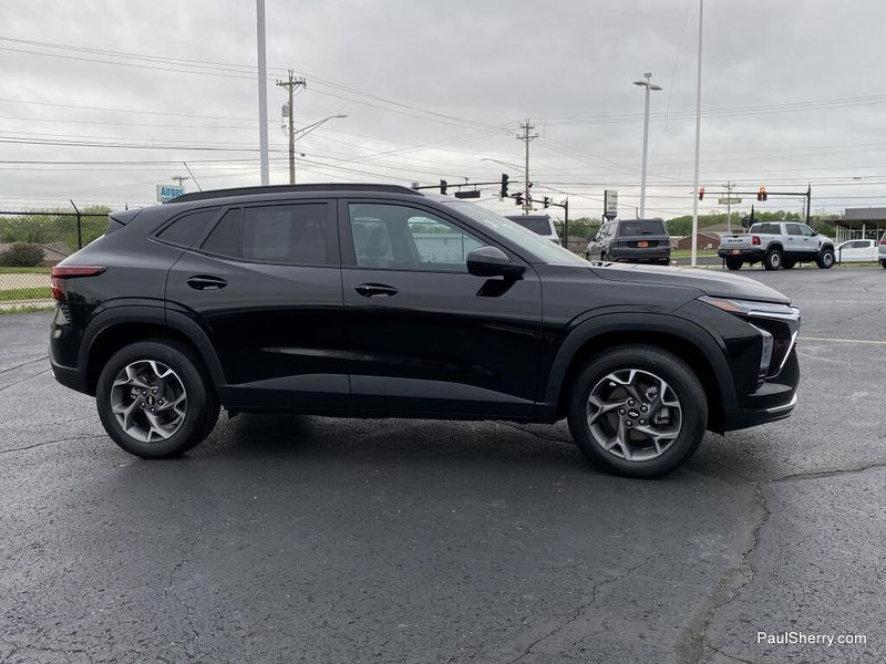 Used 2025 Chevrolet Trax LT