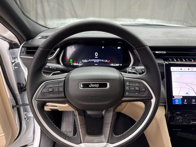New 2025 Jeep Grand Cherokee Limited 4x4Image 10