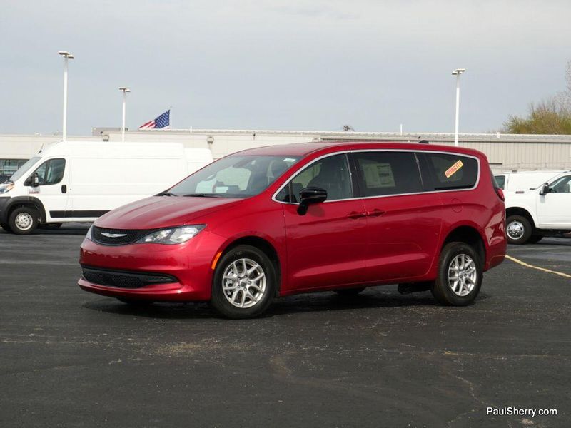 2025 Chrysler Voyager LXImage 31