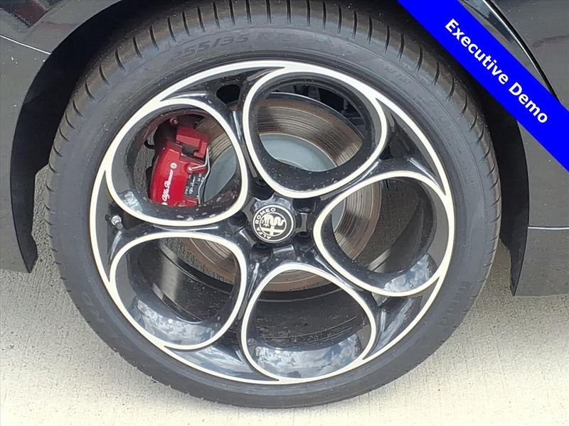 New 2025 Alfa Romeo Giulia VeloceImage 6