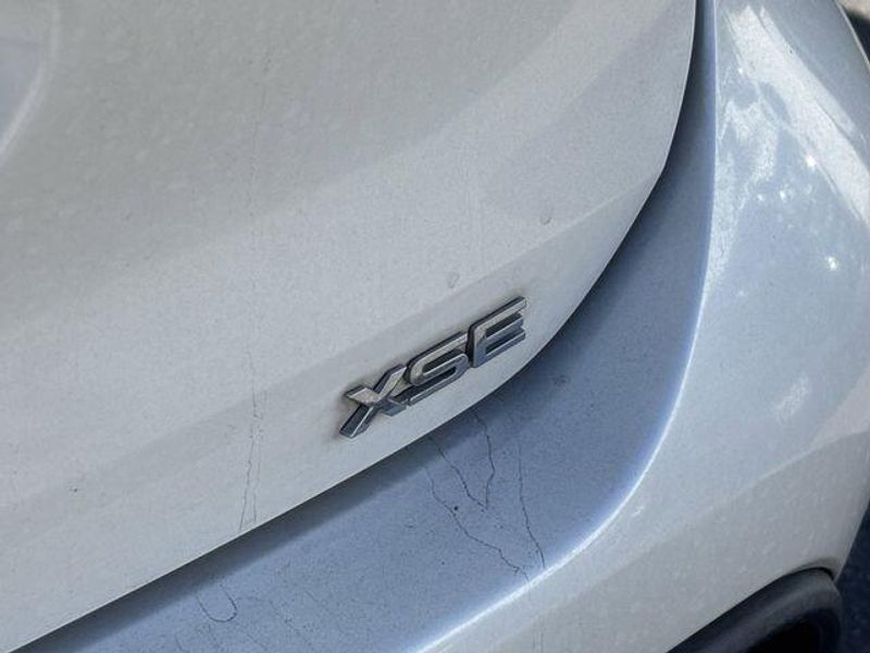 Used 2021 Toyota Highlander XSEImage 4