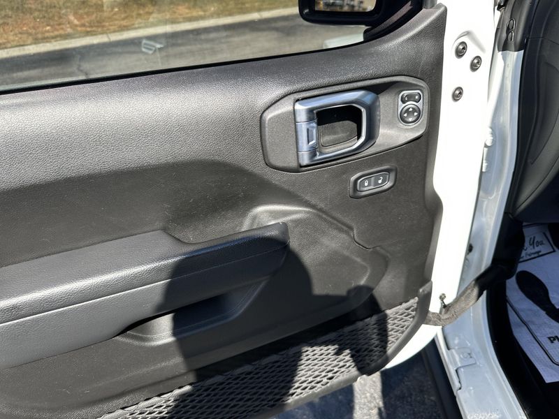 Used 2022 Jeep Gladiator RubiconImage 16