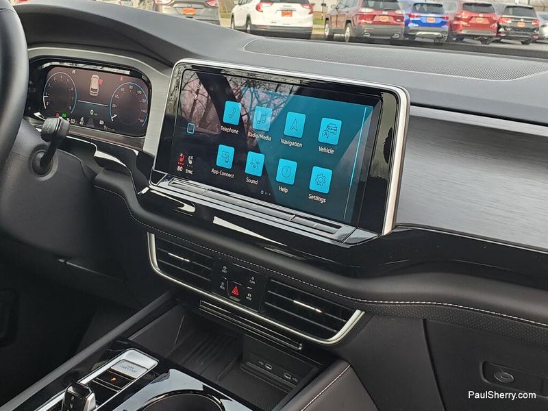 Used 2025 Volkswagen Atlas Cross Sport 2.0T SE w/Technology