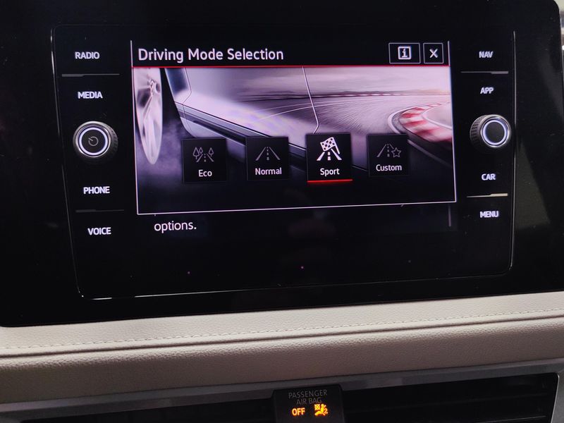 Used 2025 Volkswagen Taos SEL AWD w/Sunroof & NavImage 23