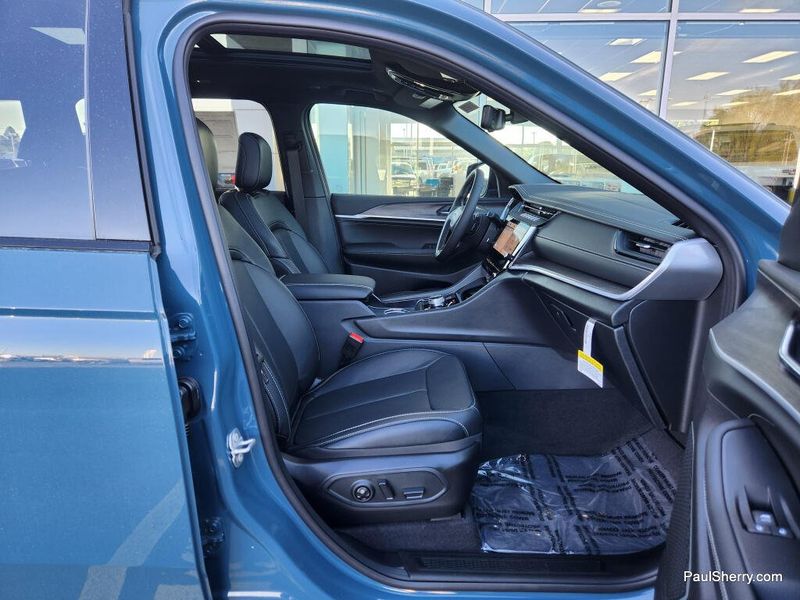 New 2026 Jeep Grand Cherokee L Limited Reserve 4x4