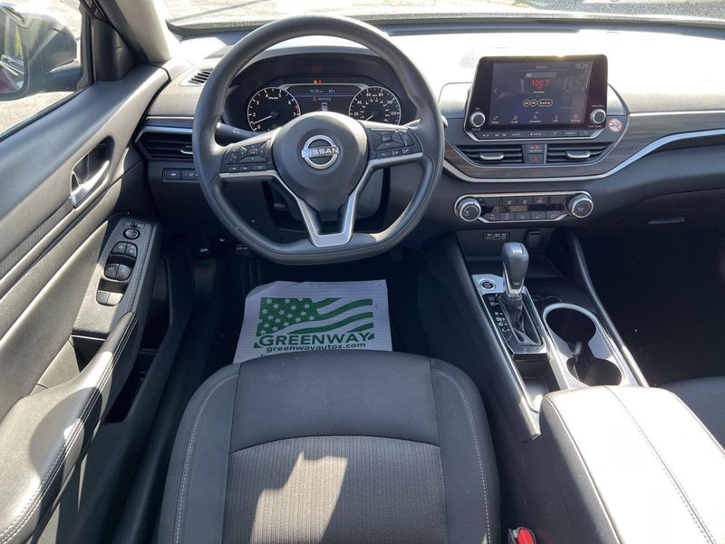 2024 Nissan Altima 2.5 SV photo 16