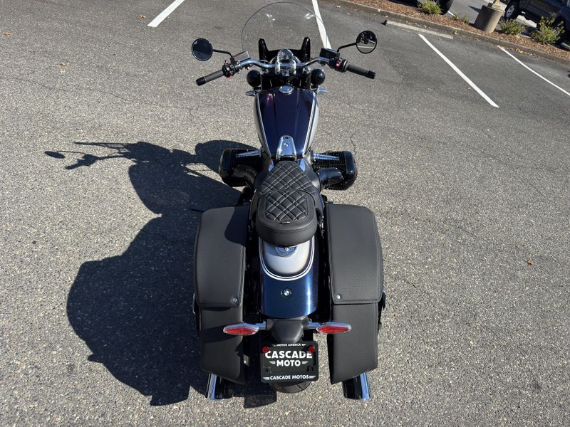 2023 BMW R 18 Classic - OPTION 719 - GALAXY DUST METALLIC - TITAN SILVER 2 METALLIC 