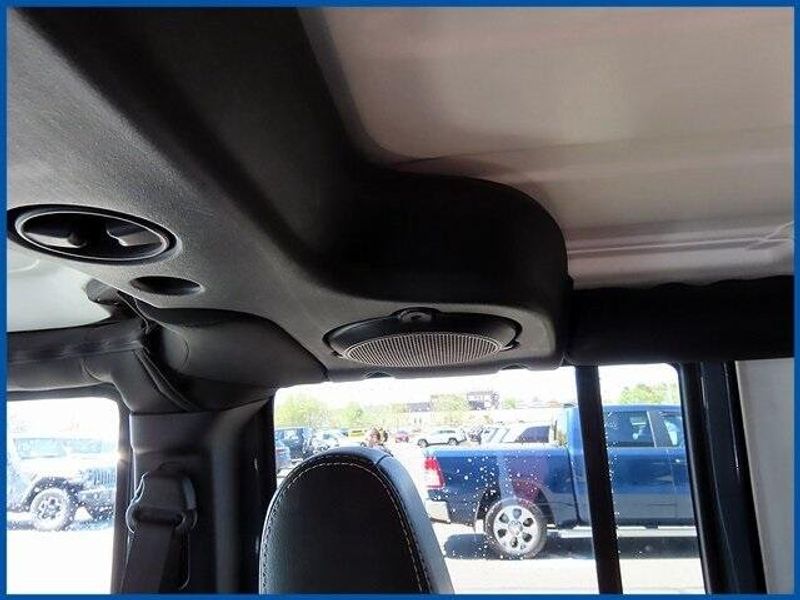 2014 Jeep Wrangler Unlimited SaharaImage 11