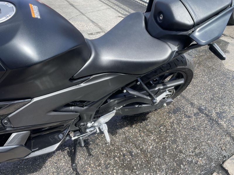Used 2025 Yamaha YZF-R3 ABS Image 15