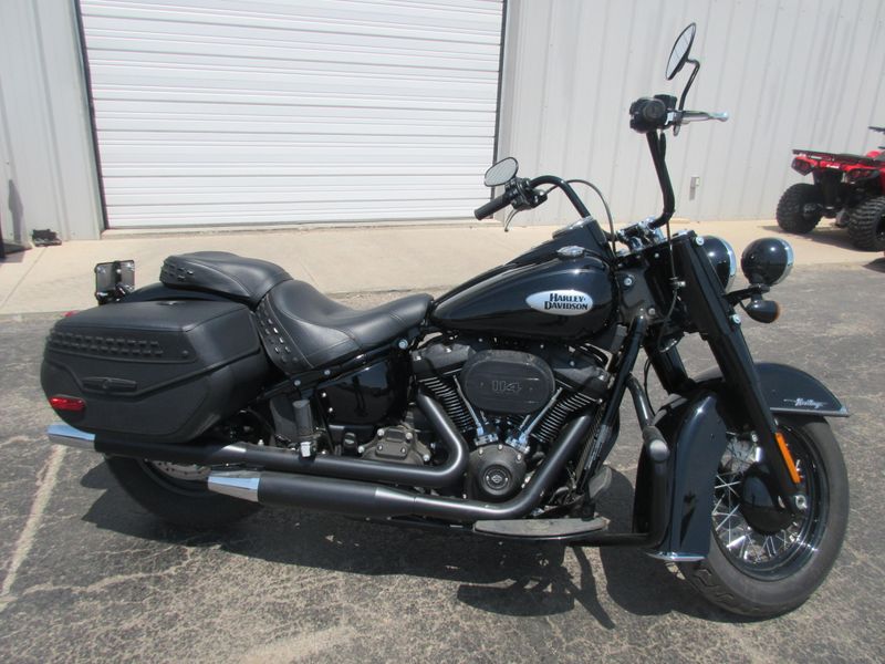 USED 2023 HARLEY SOFTAIL HERITAGE SOFTAIL CLASSIC 114 Image 2