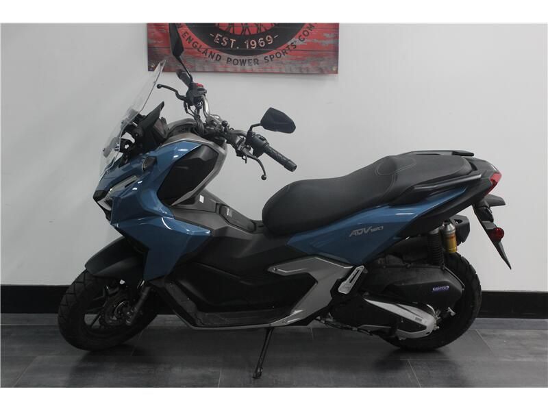 2025 Honda ADV160 Image 3
