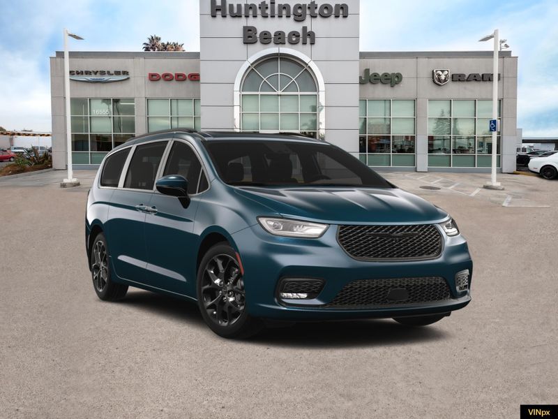 2023 Chrysler Pacifica Limited AWDImage 6