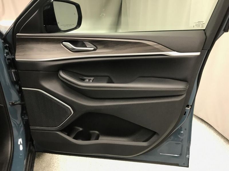 New 2026 Jeep Grand Cherokee Limited 4x4Image 15