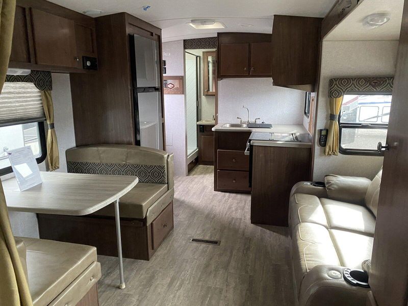 2024 NASH 24M  in a ELEGENT TRUFFLE exterior color. Legacy Powersports 541-663-1111 legacypowersports.net 