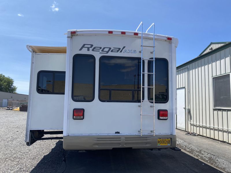 2004 FLEETWOOD PROWLER REGAL AX6 Image 3
