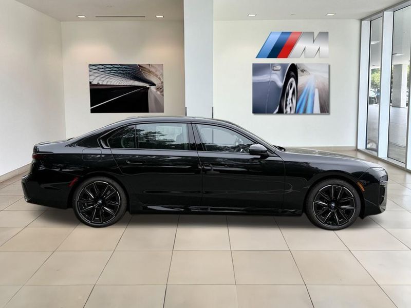 2025 BMW 7 Series 750e xDriveImage 5