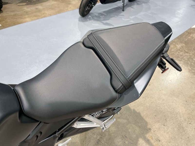 New 2026 Honda CBR650R E-CLUTCH Image 14