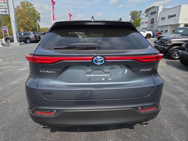 2022 Toyota Venza LE photo 4