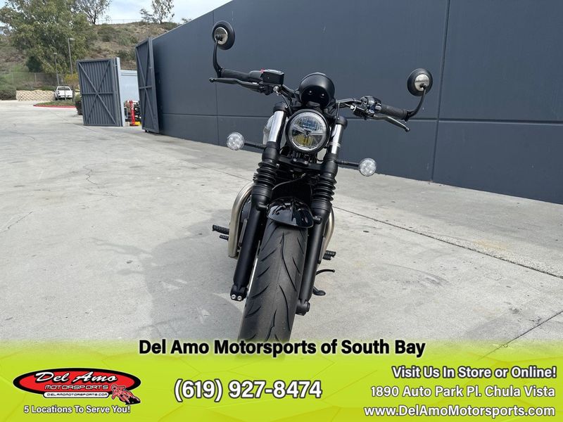 2024 Triumph BONNEVILLE BOBBER  in a JET BLACK/ASH GRAY exterior color. Del Amo Motorsports of South Bay (619) 547-1937 delamomotorsports.com 