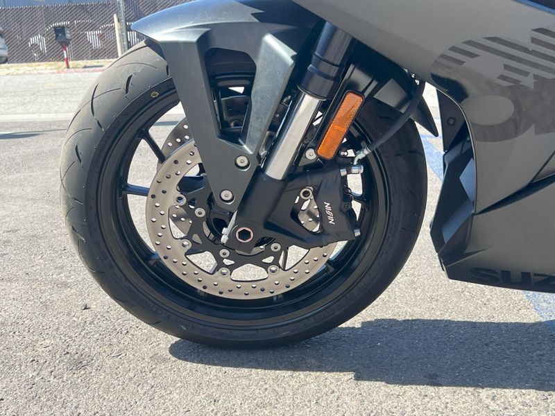 2025 Suzuki GSX-S 8R Image 2