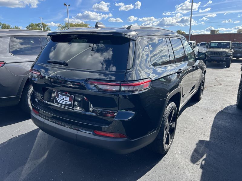 New 2025 Jeep Grand Cherokee L Limited 4x4Image 7