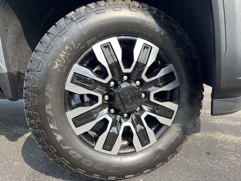 2025 Gmc Sierra HD Denali Ultimate photo 2