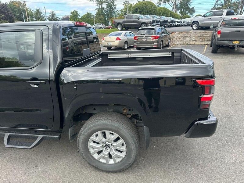 2023 Nissan Frontier SV photo 9