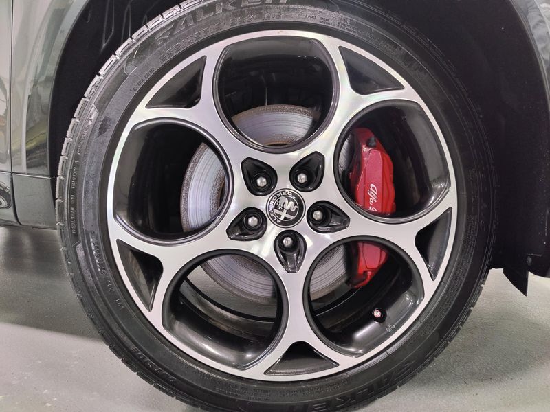 Used 2024 Alfa Romeo Tonale Veloce eAWD w/Sunroof & Activ AsstImage 27