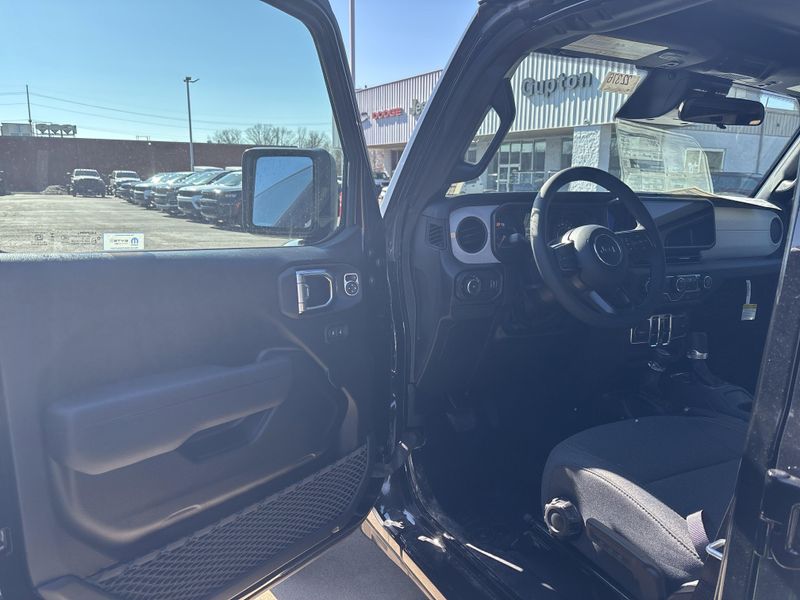 New 2026 Jeep Wrangler 4-door Sport SImage 21