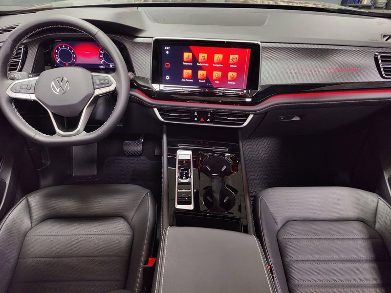 Used 2025 Volkswagen Atlas Cross Sport SEL AWD w/Sunroof & NavImage 23