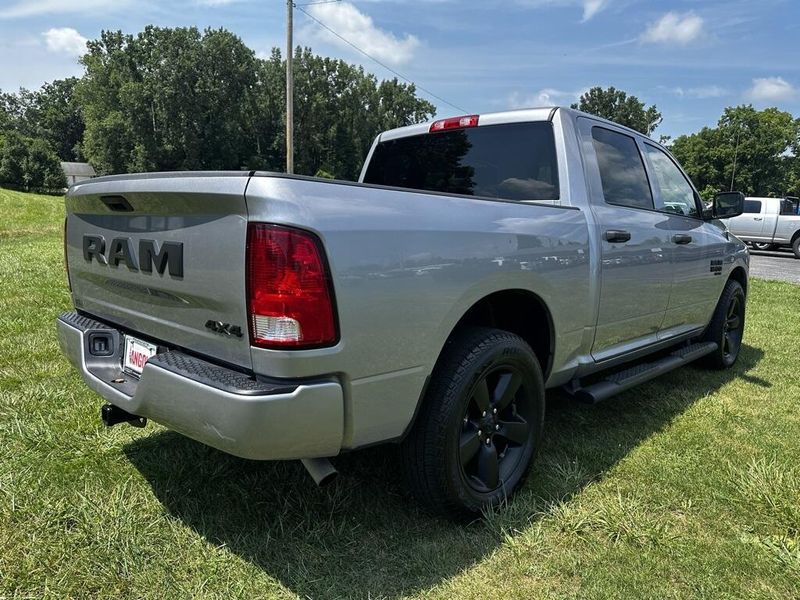 2021 Ram 1500 Classic Big Horn Night Edition photo 3