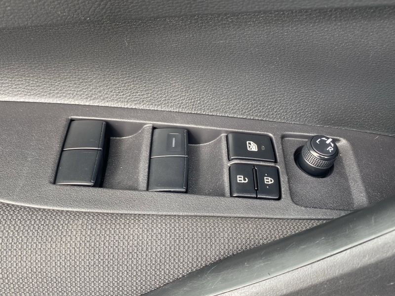 2024 Toyota Corolla LEImage 19