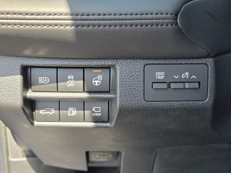 Used 2021 Toyota Avalon Hybrid Limited FWD (Natl)
