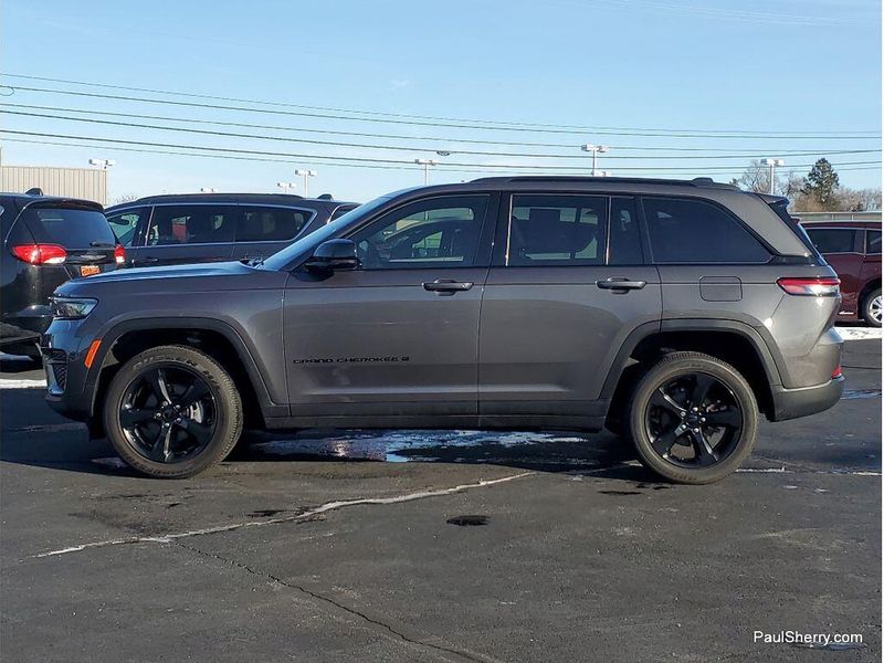 Used 2022 Jeep Grand Cherokee Altitude
