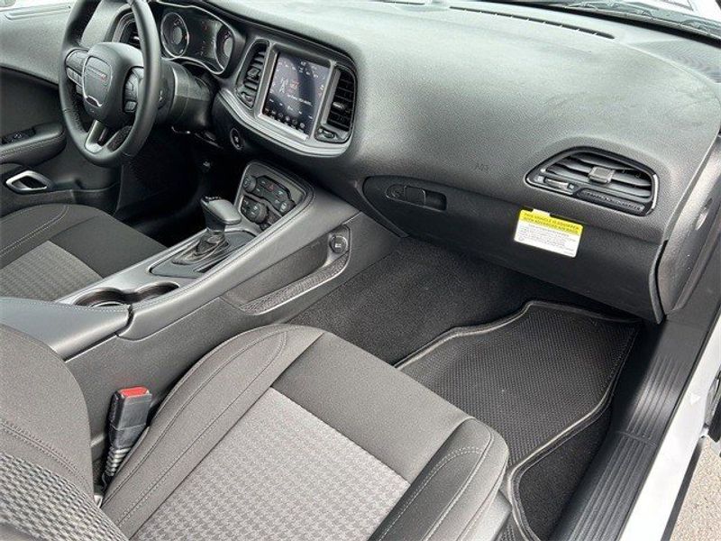 2023 Dodge Challenger Sxt AwdImage 8