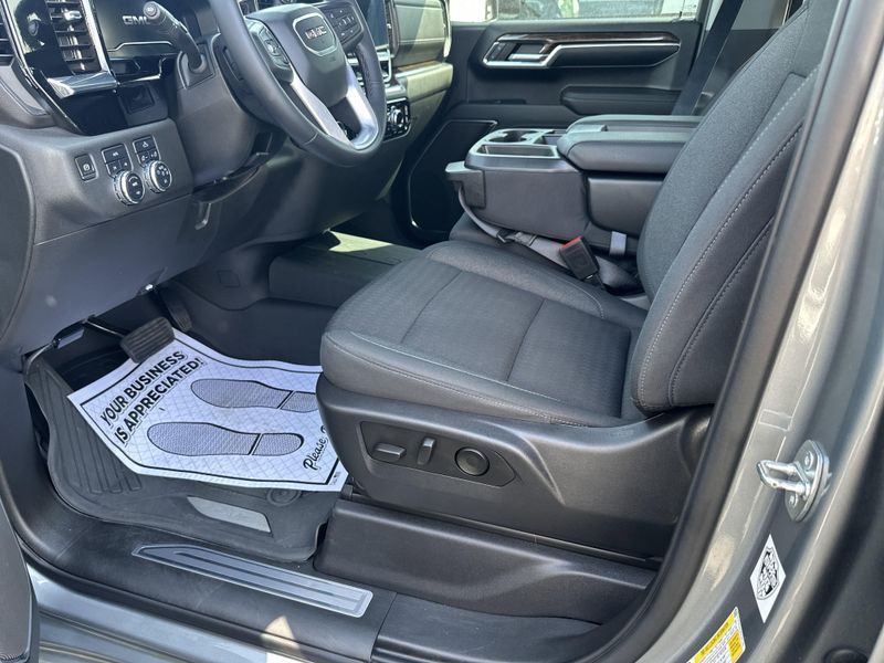 2023 GMC Sierra 1500 ElevationImage 24