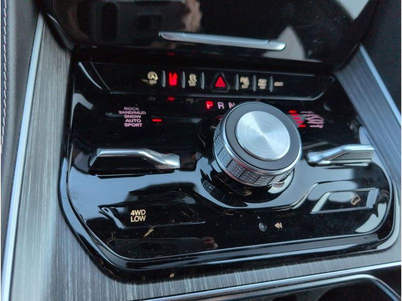 2023 Jeep Wagoneer L Series IIIImage 17