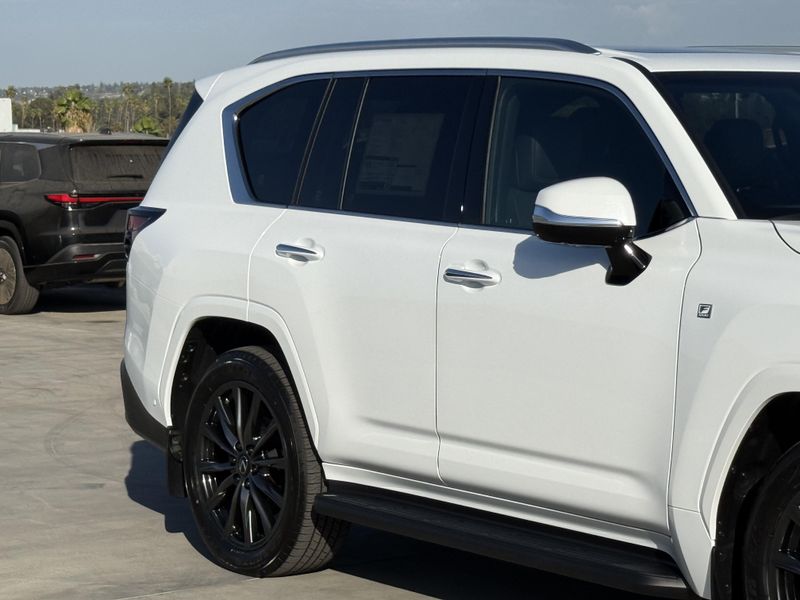 New 2026 Lexus LX 700h F SPORT HandlingImage 5